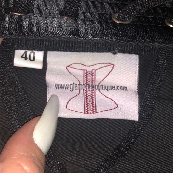 Corset - Picture 5 of 6